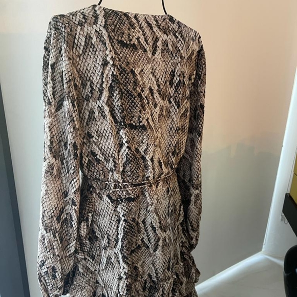 One state Animal Print Wraparound Dress - Picture 4 of 4